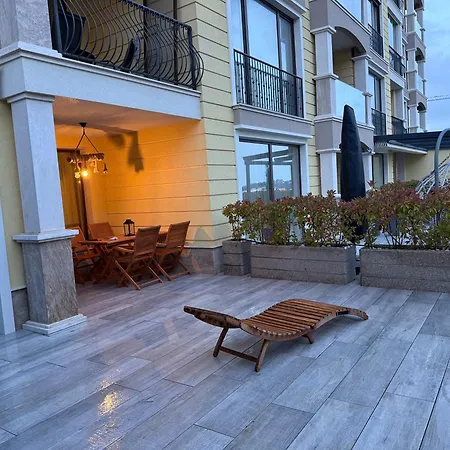 Apartment The Portal Infinity Pool And Barbecue Warna