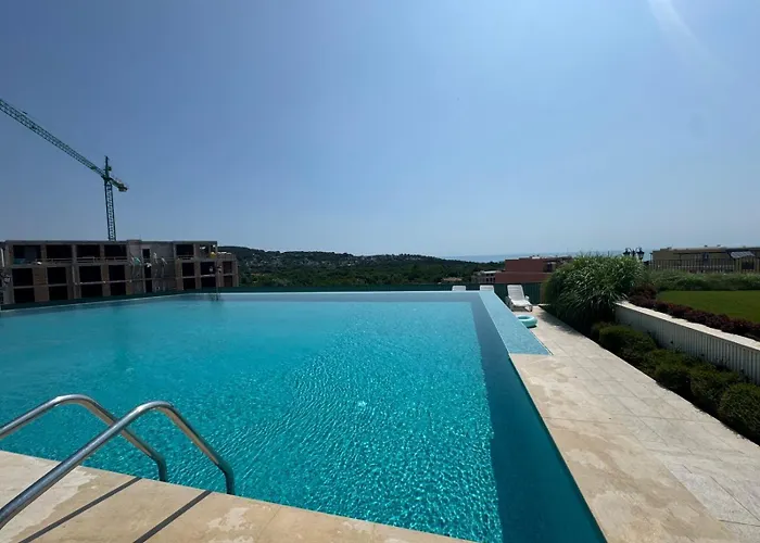 The Portal Infinity Pool And Barbecue *